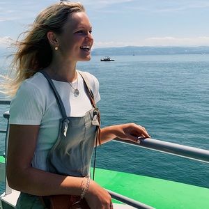 Meet your Posher, Caroline